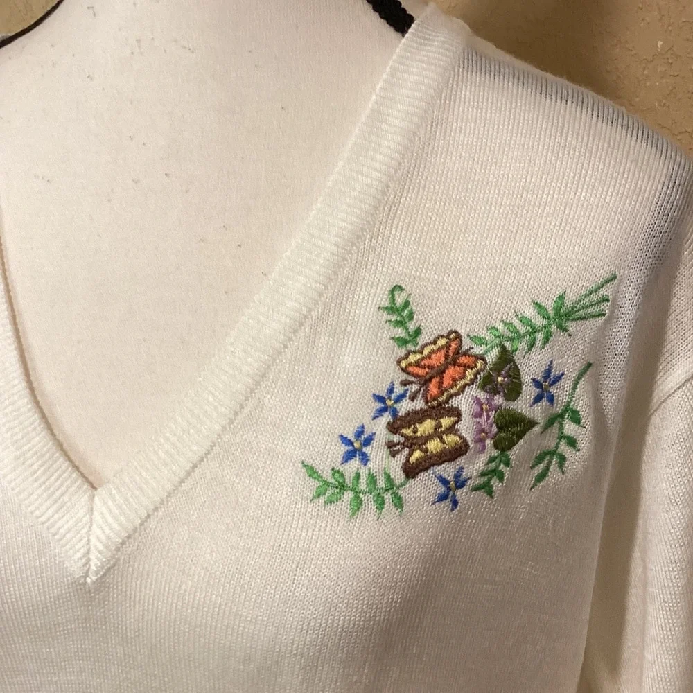 Vintage Ades of California Sweater White V-Neck, Embroidered Flowers/Butterflies